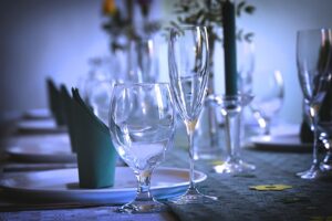 食器の引き取りを無料で行うサービスはどこにある？