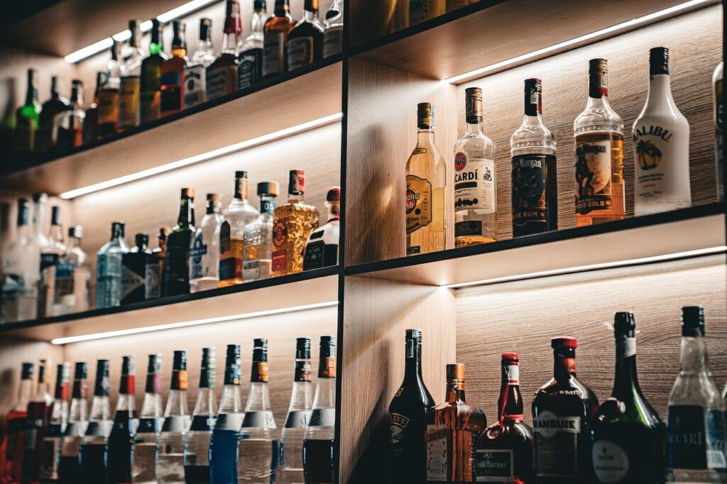 お酒のまとめ売りを利用した宅配買取のメリットは？