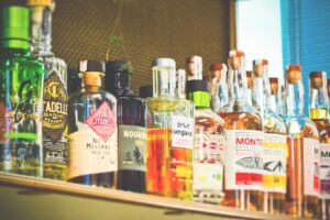 お酒の宅配買取申し込み方法と注意点は？