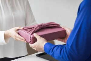 引越しの際に喜ばれるギフトセットと宅配買取の活用法は？